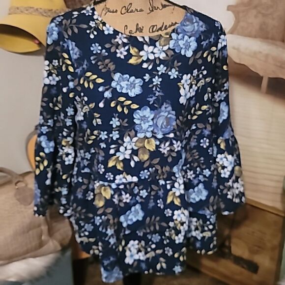 Time and Tru Floral Blouse Size M - Picture 1 of 4